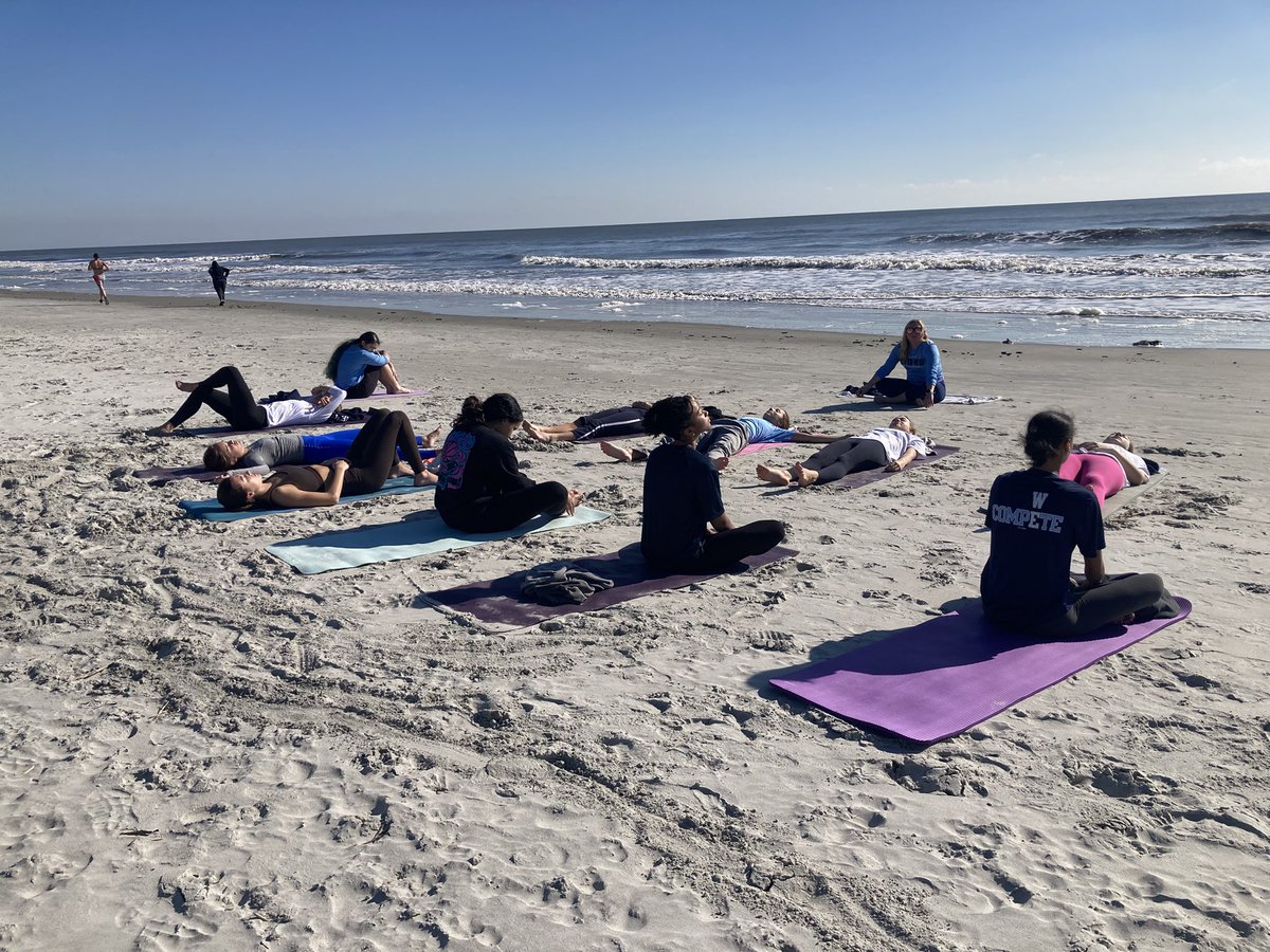Beach + Team Yoga + Lovett GBB= Game Day in Hilton Head! Let’s get it <a href="/lovettathletics/">Lovett Athletics</a> <a href="/TheLovettSchool/">The Lovett School</a> 🩵🦁