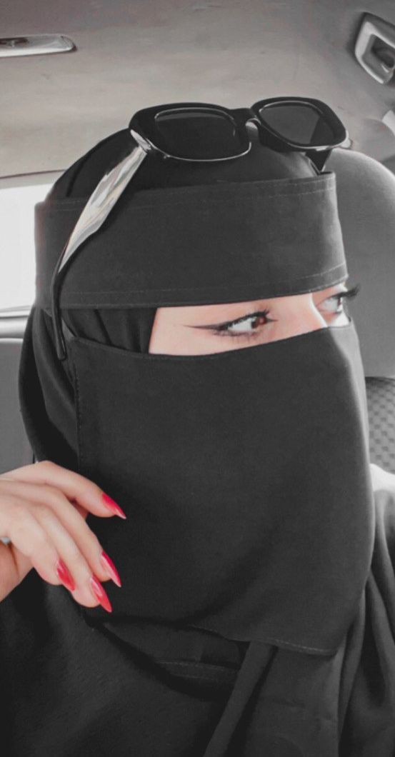SultanCall23835's tweet photo. صباح ألخير. 
سؤال صباحي: 
لوخيروك بين الفلوس 💸والحب💗وش بتختار؟؟؟! https://t.co/eIOCb1ZLRV