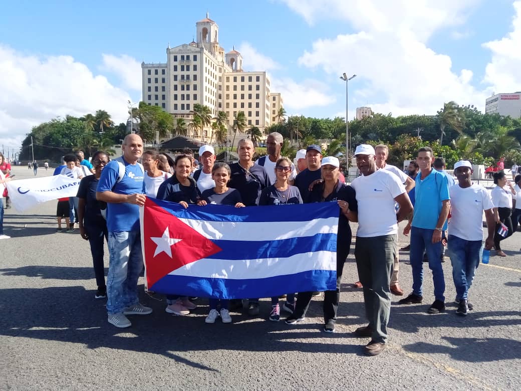 Emcomed1's tweet photo. #EMCOMED listo para marchar junto a nuestro pueblo para  condenar el genocida bloqueo q el gobierno d EE.UU impone a nuestro país hace más de medio siglo y la permanencia de Cuba🇨🇺 en la ilegítima lista de países supuestamente patrocinadores del terrorismo
#MarchoXCuba #Cuba https://t.co/HvwWsJ0nvT