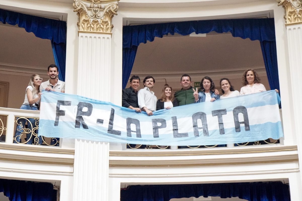 Andrearf21's tweet photo. Ayer asistimos a la Jura del compañero Alexis Guerrera como Presidente de la @HCDiputadosBA . Felicitaciones en esta nueva etapa, conocemos tu capacidad de diálogo y búsqueda de consensos, éxitos en lo que viene!!!
@joserarteaga 
@juanmalpeli
@FrenteRenovador 
@frmujeresok https://t.co/qlRJhgFGbp