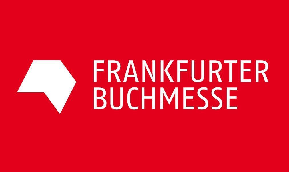 ozgeercan's tweet photo. Frankfurt Kitap Fuarı, Türk yayıncılar için oldukça önemli bir yere sahip. Yayıncılar Birliği Başkanı Kenan Kocatürk, yayıncı-yazar Metin Celâl ve Kalem Ajans kurucusu Nermin Mollaoğlu, fuar izlenimlerini okurlarımız için paylaştı.  
 
https://t.co/N4yJA2qNLQ https://t.co/CISojEzkT4