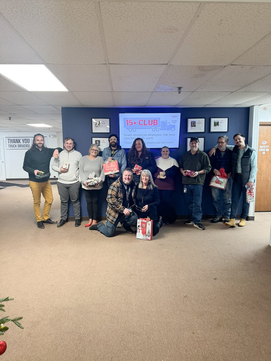 SweetExpressLLC's tweet image. Today we celebrated doing a Secret Santa gift exchange through @elfster and it went great!

Happy Holidays! 🎄⛄

#secretsanta #holidays #company #culture #sweetexpress #christmas #gift #grateful #trucking #transportation