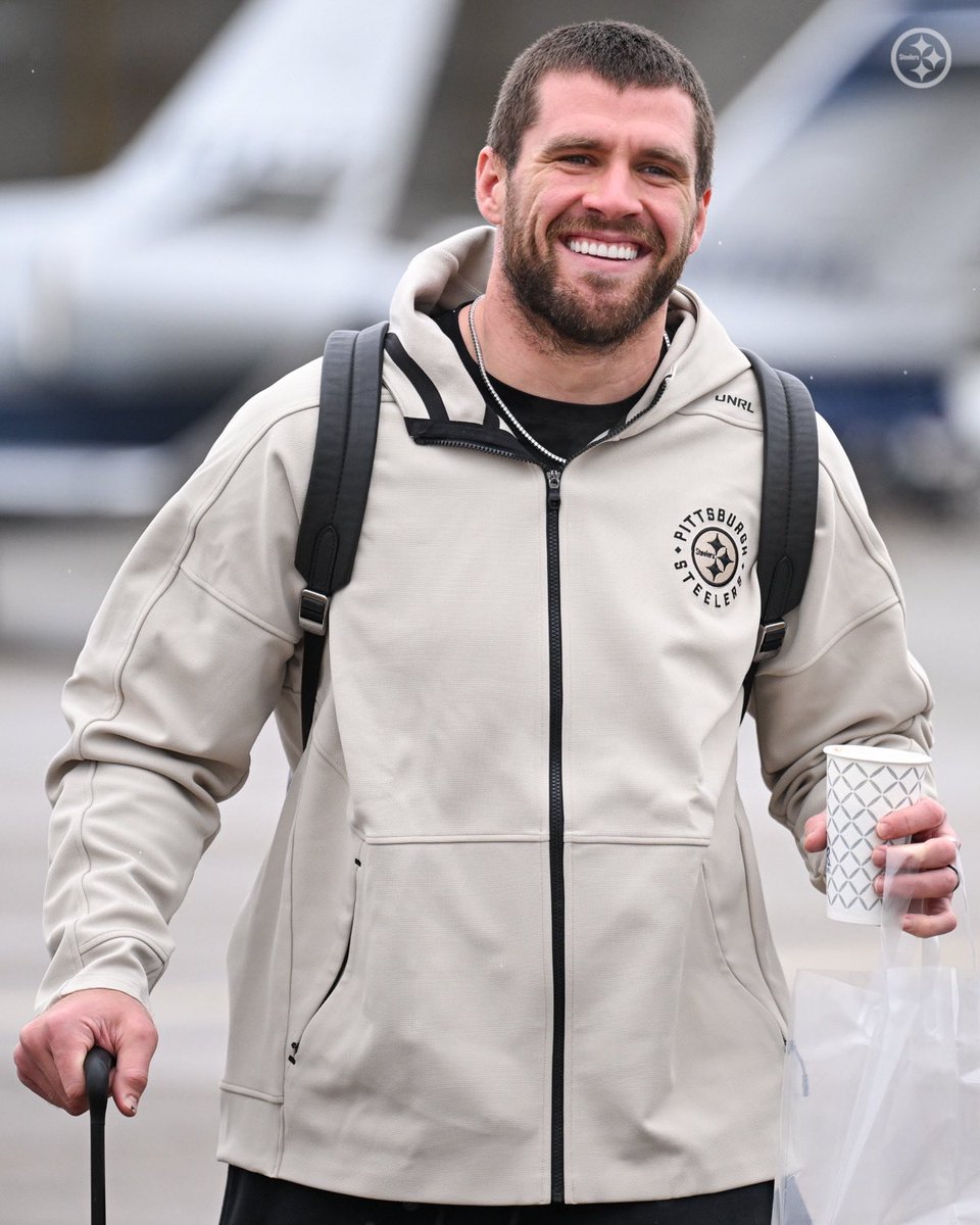 steelers's tweet photo. 👋 TJ 😁

#ProBowlVote @_TJWatt https://t.co/uhNMrZwK30