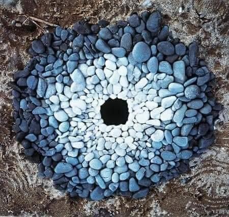 Imagein8's tweet image. Natural artworks of Andy Goldsworthy 
v/ Urban Street Art 
#art #nature #essence