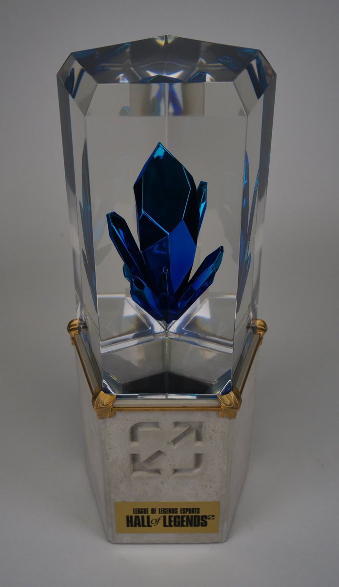 cutemonsterprop's tweet image. Cool Stuff I worked on in 2024 part 4:
The League of Legends Hall of Champions Trophy was for Riots hall of fame. It has a lot going for it, a suspended chrome gem, a huge clear casting, and actual concrete. THIS IS NOT A RENDER. This is how it looks in real life!