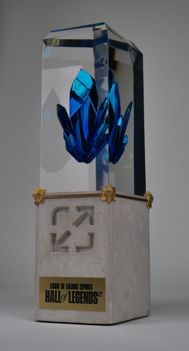cutemonsterprop's tweet image. Cool Stuff I worked on in 2024 part 4:
The League of Legends Hall of Champions Trophy was for Riots hall of fame. It has a lot going for it, a suspended chrome gem, a huge clear casting, and actual concrete. THIS IS NOT A RENDER. This is how it looks in real life!
