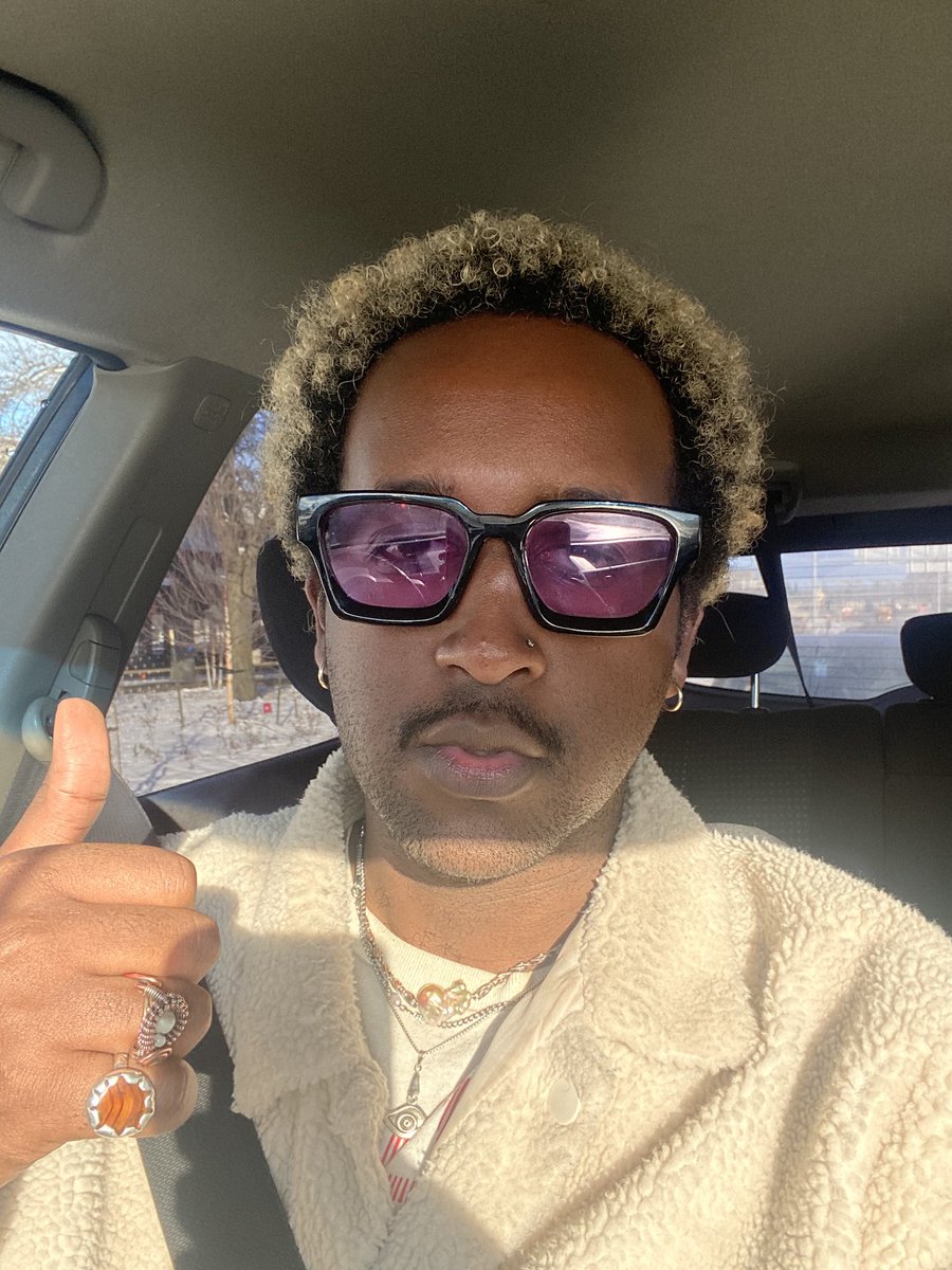 happy happy friyay ❄️