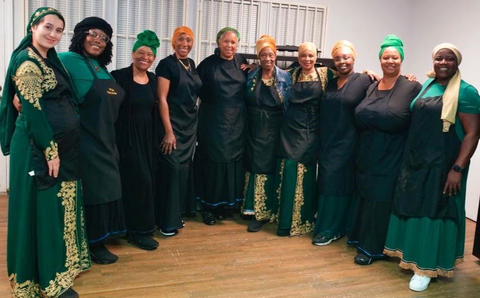 IuicSanDiego's tweet photo. When You Have Joy In The Lord You Will Enjoy Serving His People! Amazing Job Kitchen Crew!
What is your favorite job to do for your people?
💬Comment Below👇
#DOS #KitchenCrew #Throwing👇 #Have😆NTheLord #Willing2Serve #EnjoyPuttingNWork
#❤4UrPeople #AmazingJob! https://t.co/tIuxFOXoNR