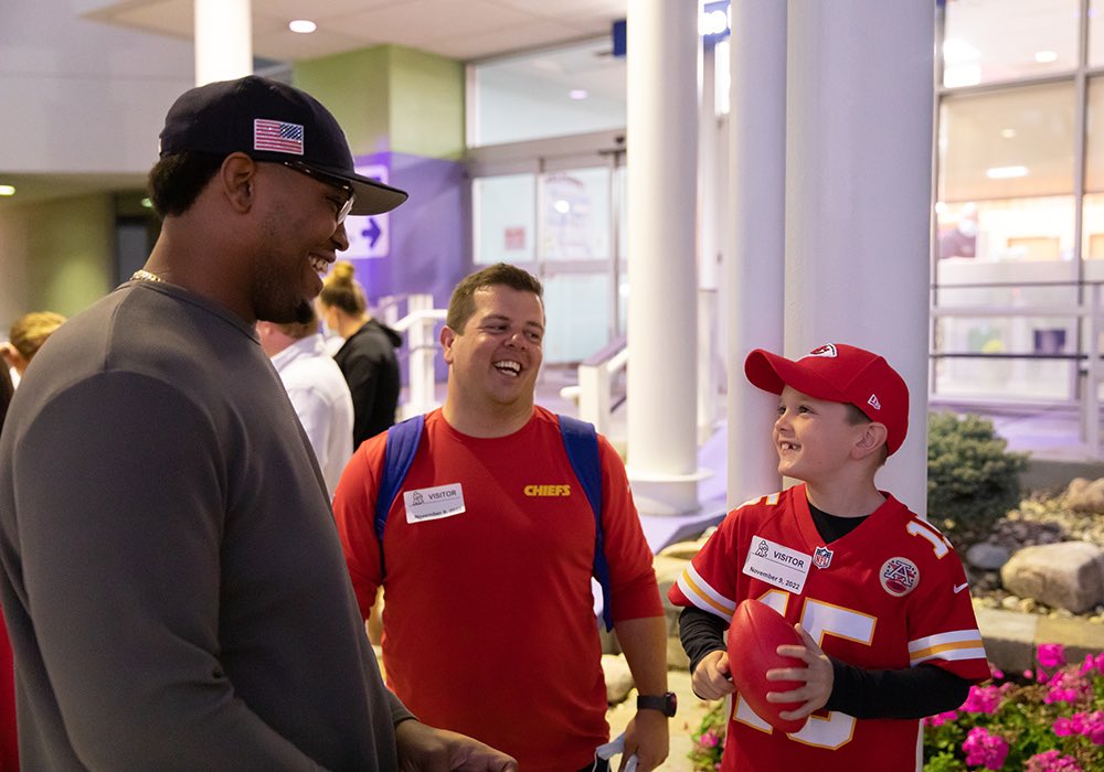willie_lutz's tweet photo. Orlando Brown Jr looks for ways to positively impact every community he enters.

Focused on empowering kids for greatness and several diabetic research organizations, OBJr is giving back in beautiful ways.

#WPMOYChallenge + @ZEUS__57 
#ProBowlVote + @ZEUS__57 https://t.co/6p4x2Yp6G7