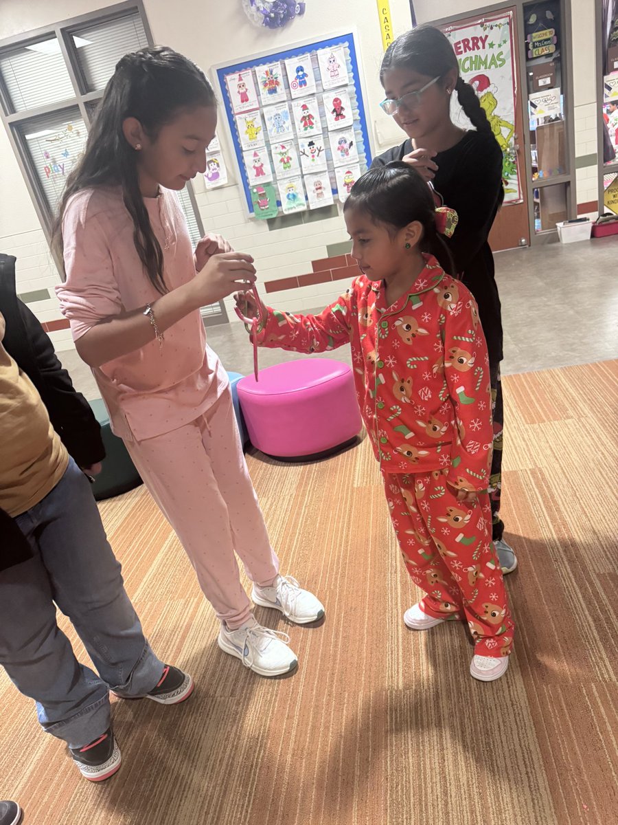 Kaitlin Cook (@kahernandezphe) on Twitter photo Candy Cane Olympics with our book buddies to end our week before break! ๐
๐ผ๐ <a href="/cperez_phe/">Carolina Perez</a> <a href="/PurpleHeart_ES/">Gloria Aguirre</a> Candy Cane Olympics with our book buddies to end our week before break! ๐
๐ผ๐ <a href="/cperez_phe/">Carolina Perez</a> <a href="/PurpleHeart_ES/">Gloria Aguirre</a>