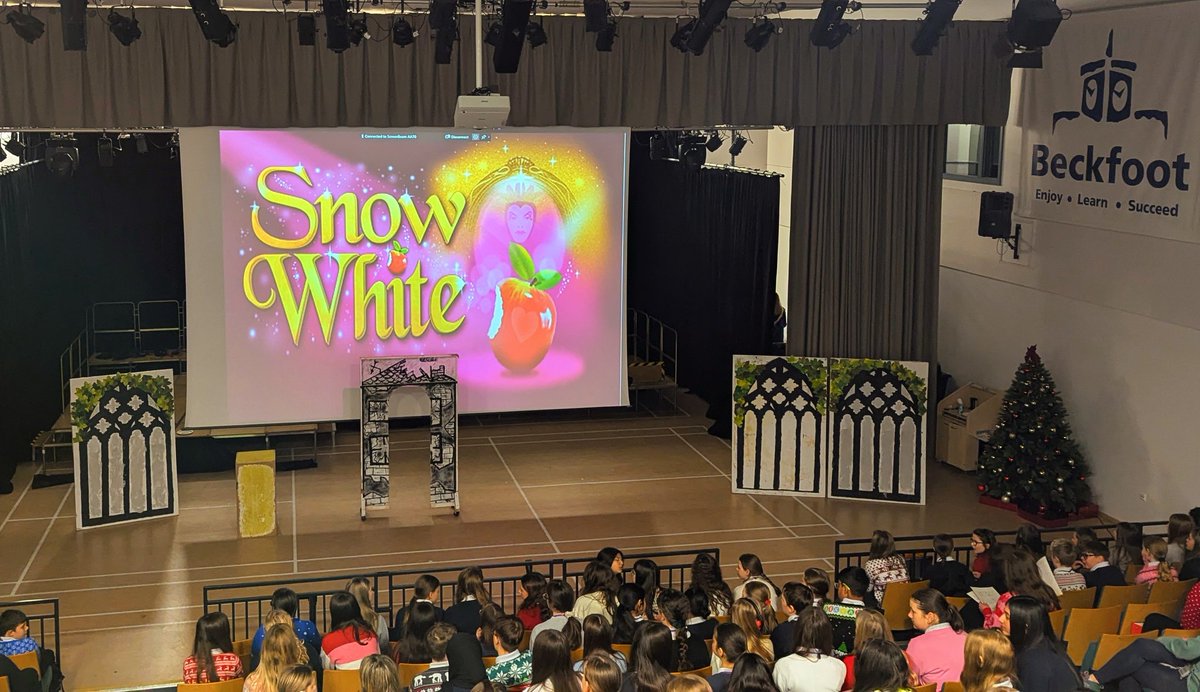 Well done to our Year 10 Drama students who performed their Pantomime to years 7, 8 and 9 today! A fun way to end the term 🍎🎭👏🏻