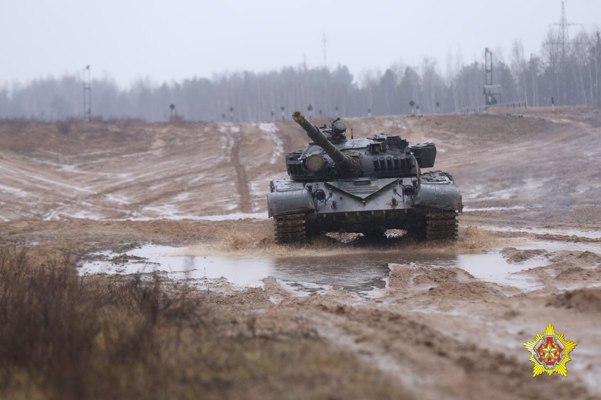 TheGreyPatriot_'s tweet photo. ๐ง๐พ๐ท๐บ Today's basic training of T-72B tank drivers from 120th Separate Guards Mechanized Brigade at 227th combined arms training ground.
#Russia #Belarus #Belarusian #Today #Training #Tank #T72B #Tactical #Military #Army #Driving #Mechanized #Tankists https://t.co/yDpgKdqAvO