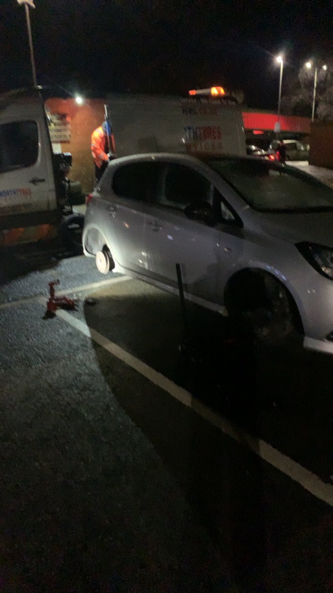 Harryjcclements's tweet image. Luton (a), 50 minutes from Luton, 2 hours from derby. Brilliant 👍🏼#dcfc