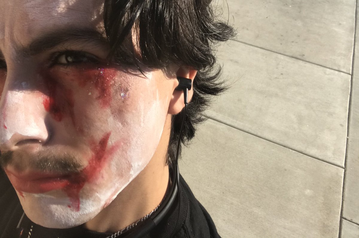 ashton6rant's tweet photo. been thru 2 much 2 look like this :))) https://t.co/ZIygsBNL8s