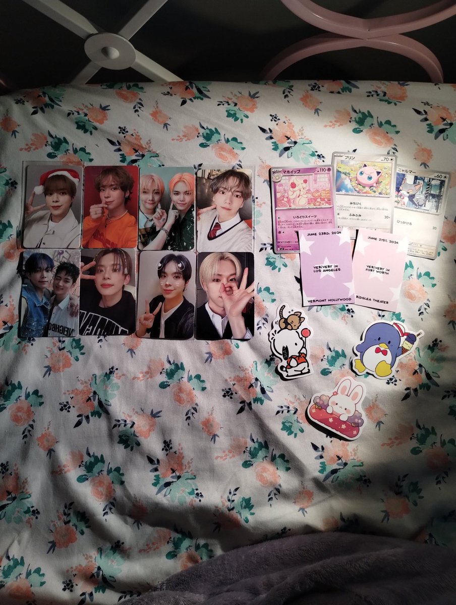 our_spriing's tweet photo. @luvlyjoonstrade || YIPEE!!

the package came here safely! bought some pcs as a small treat as an early gift for christmas.. 😻‼️
thanks for the pcs + the super cool freebies, i'm very happy today 😸😸 https://t.co/eFdiNY1ep2