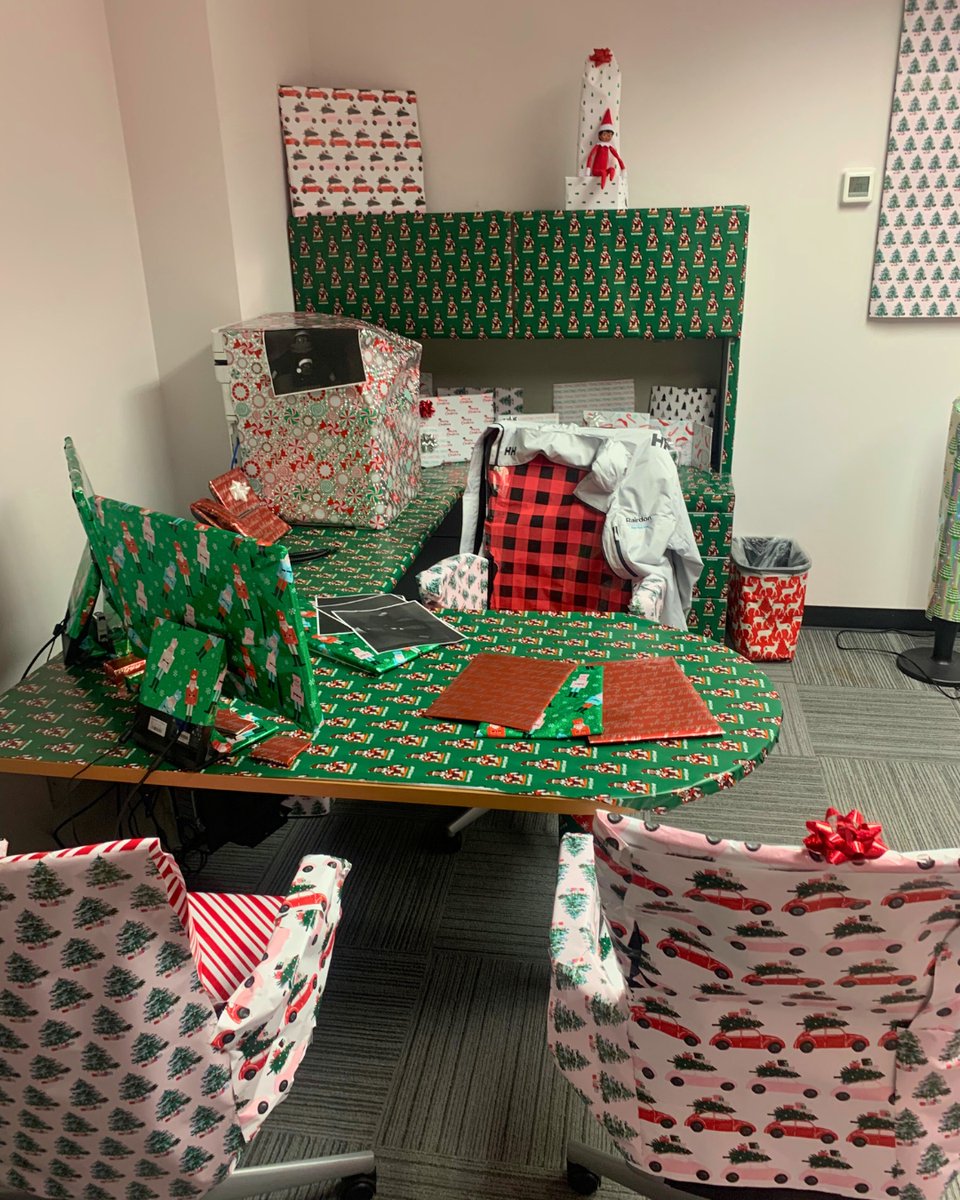 Sumner_Honda's tweet photo. It looks like the Elf has been busy at the Honda of Sumner office... a little too busy! 🎁🎄

#ElfOnTheShelf #SumnerWA https://t.co/fGP6dpmPwD