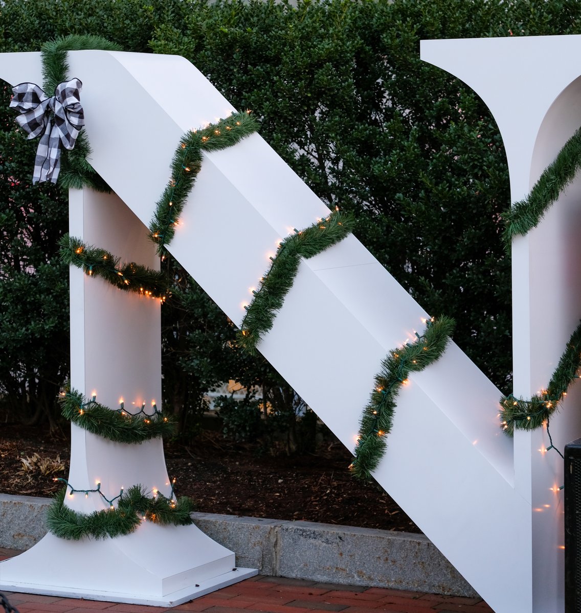 hazel_sive's tweet photo. Wishing all of our Science Huskies, faculty, staff, and the science community a happy and healthy holiday season. 

I am filled with gratitude for all of the brilliant work in the College of Science that is building the Good Power of Science. ☃️

 #COSConnects 

📸: Nikki Ziner https://t.co/1itnyhe2C8