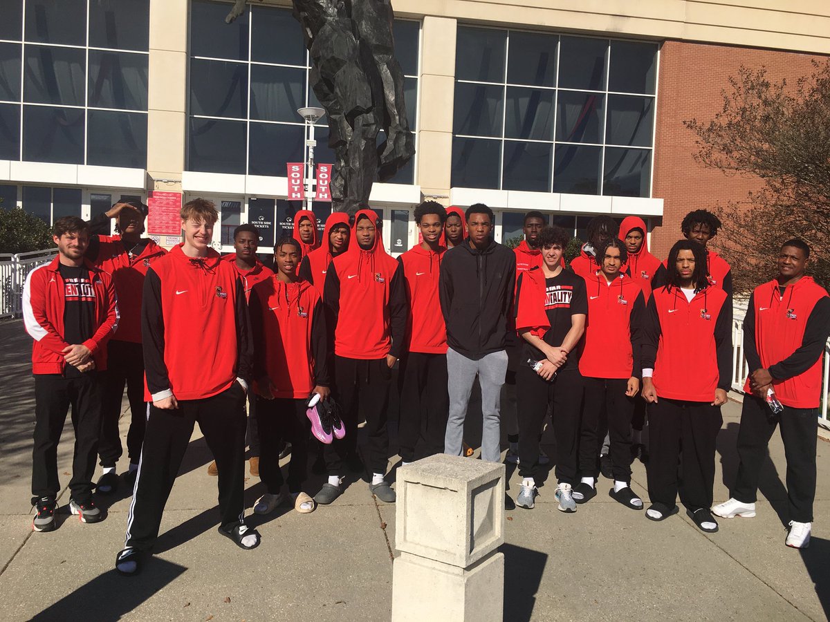 With a bit of downtown today in Mobile, before tonight’s game against Bishop State, the Bears visited the campus of South Alabama 

Sticking TOGETHER!

#mob