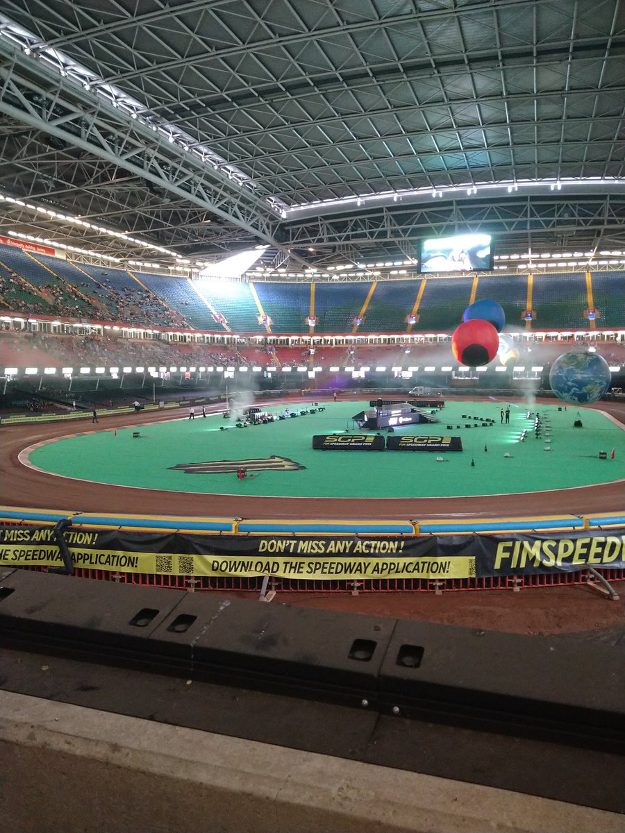 MarchyPGAGolf's tweet image. I&apos;m guessing if this was the last ever @principalitysta @SpeedwayGP it was definitely a memorable experience for us thanks to @SamHagon350 &amp;amp; @meghulbertt #PitPass Going to miss that weekend with the family #MoreThanJustASpeedwayMeeting