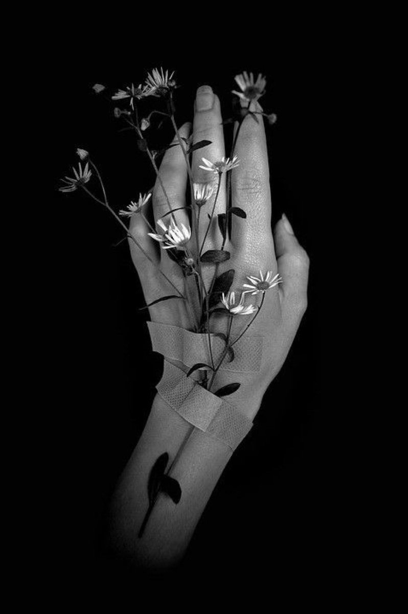 - مَن عَرف قِيمة نفسّه ! 🖤
               يُغادر 
            لآ يفاوُض .