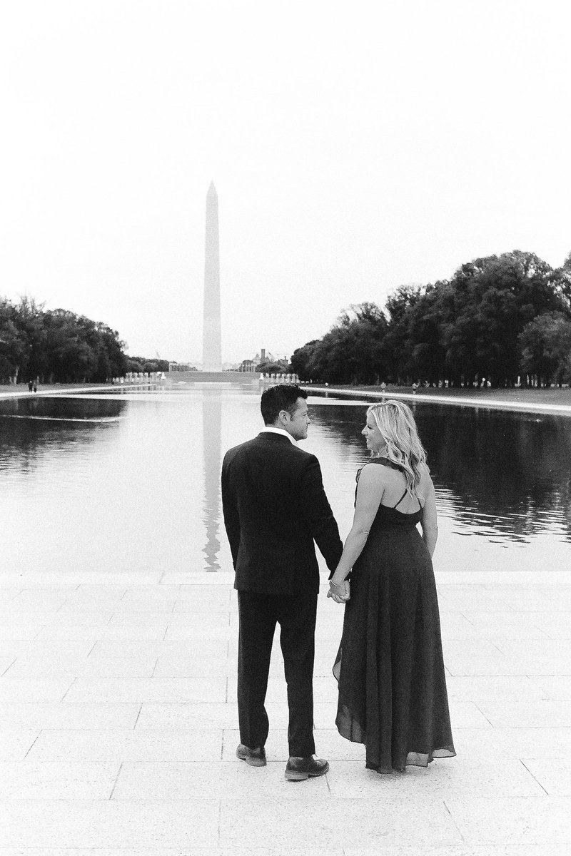 TatoRivass's tweet image. The Reflecting Pool at sunrise is something else. This couple’s love, the Washington Monument in the background, and that stillness—pure magic. Film photography just makes moments like this feel timeless, don’t you think?

#ReflectingPool #DCMonuments #CouplesInLove…