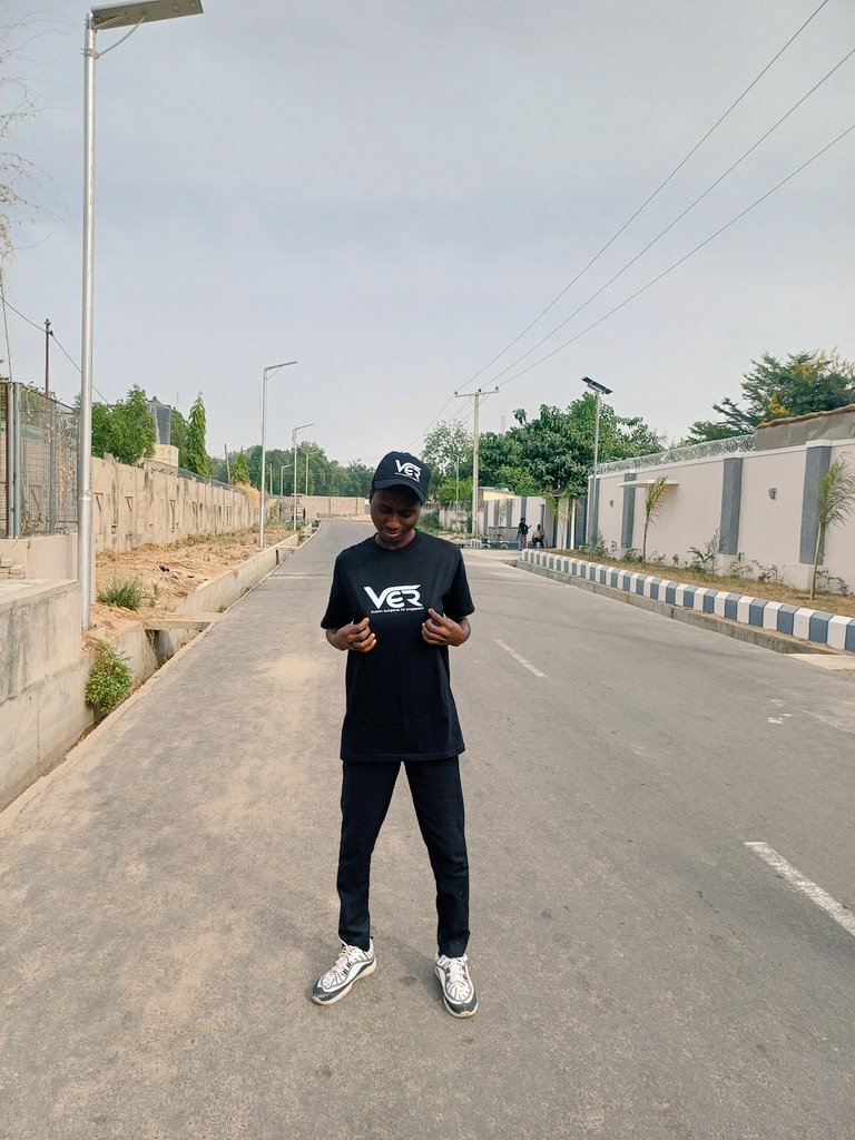 Decaf_ss's tweet image. Waste less, share more. That's  Ver @justveritt way! Join the movement and let's create a better world together.

With Ver, Nothing goes to waste. 
#Ver #ShareYourStuff
#Nothinggoestowaste