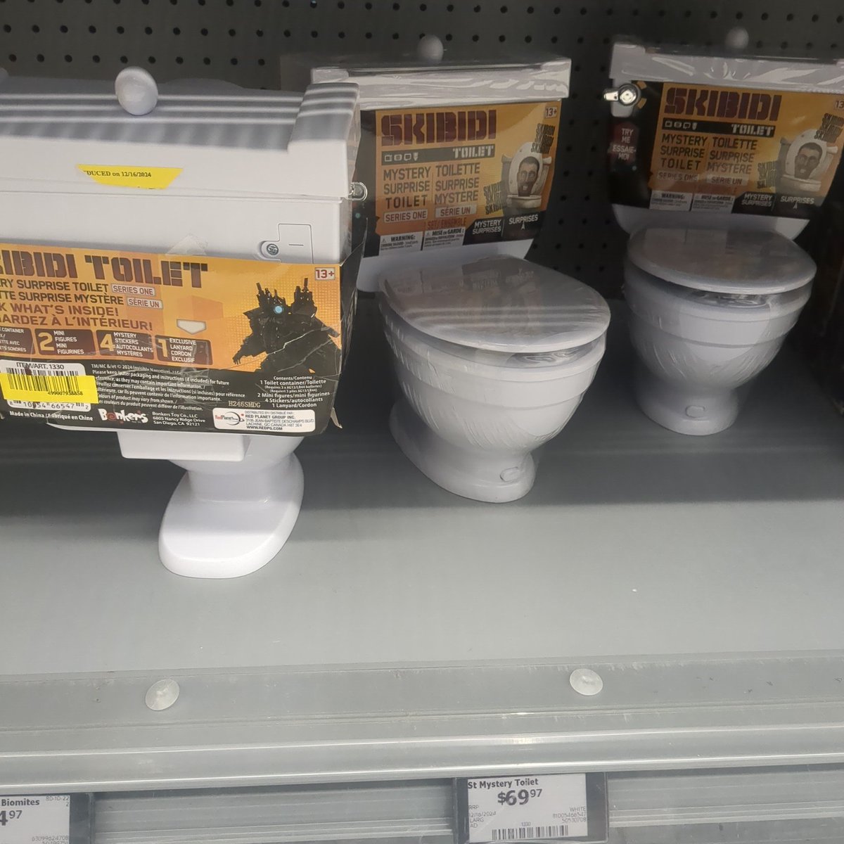 sandtabl's tweet photo. At Walmart should I buy this? https://t.co/iJNdzf9IMd