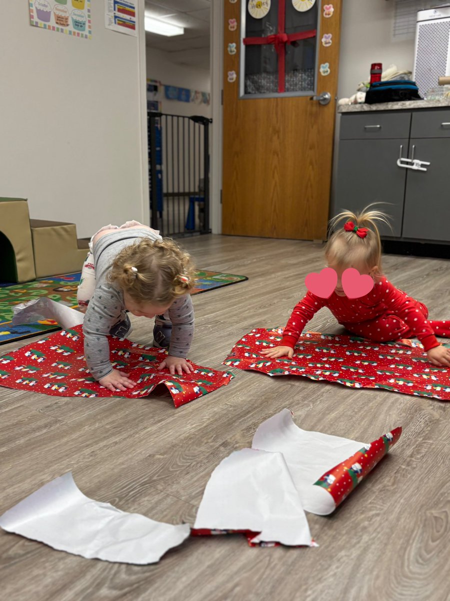 CCLSvalencia's tweet photo. Christmas fun in the Crestwood 1’s! 🎄@CCLSChargers https://t.co/b2nv0QcLkM