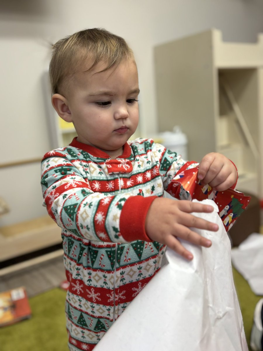 CCLSvalencia's tweet photo. Christmas fun in the Crestwood 1’s! 🎄@CCLSChargers https://t.co/b2nv0QcLkM