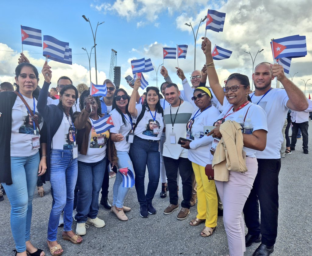 AsambleaCuba's tweet photo. Ya en la histórica Tribuna Antimperialista los diputados a la @AsambleaCuba🇨🇺 para participar en la marcha del pueblo combatiente este 20 de diciembre 

#PoderPopular
#MarchoXCuba🇨🇺 https://t.co/lZ31LT19l3