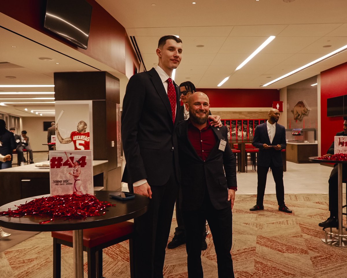 lauren sidney (@laurensidney_) on Twitter photo Ended the semester in style with a collab between <a href="/RazorbackMBB/">Arkansas Razorbacks Men’s Basketball 🐗</a>, <a href="/TheFlagshipAR/">Flagship AR</a>, and the Razorback Foundation.
This event celebrated the intersection of fashion, community, + basketball. As always, I’m thankful for the spaces and events created for <a href="/ArkRazorbacks/">Arkansas Razorbacks 🐗</a> 🐗🔥 Ended the semester in style with a collab between <a href="/RazorbackMBB/">Arkansas Razorbacks Men’s Basketball 🐗</a>, <a href="/TheFlagshipAR/">Flagship AR</a>, and the Razorback Foundation.
This event celebrated the intersection of fashion, community, + basketball. As always, I’m thankful for the spaces and events created for <a href="/ArkRazorbacks/">Arkansas Razorbacks 🐗</a> 🐗🔥