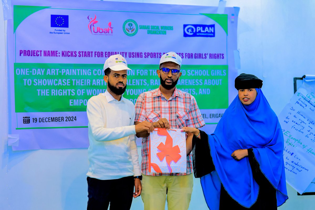 The SSWO awards gifts to the three members who excelled in art-painting, who were selected as the three most beautiful Art-painting . The young women were chosen there by a committee assigned to select the art-painting 
#sport and #arts 
#erigavo #sanaag #somaliland  
#UBAH