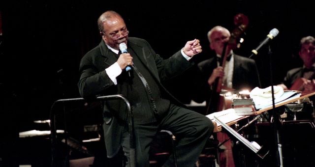 stephanegrant's tweet photo. #FranceMusique, 22:30 : un document exceptionnel ! 🔥

Le 4 juillet 2000, #QuincyJones prend sa baguette de chef d’orchestre pour diriger le @nationaldefce.

Avec le Caratini Jazz Ensemble, Henri Salvador, Michel Legrand, Toots Thielemans &amp; Sediah Garrett

https://t.co/wtSB3piGHA https://t.co/mgzMTNdG7j