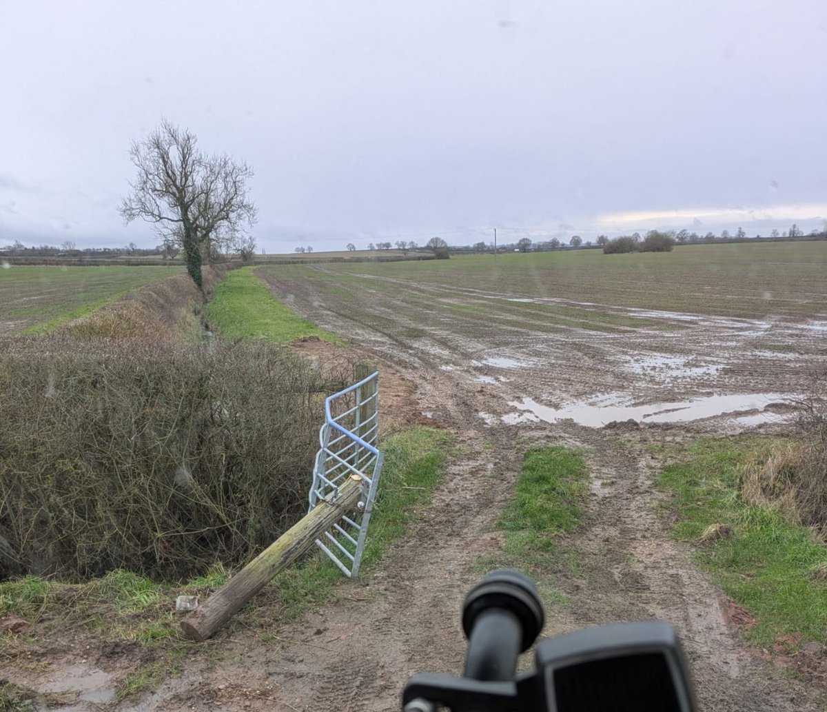Open to ideas and how we stop hare coursers!!!! Solid telegraph poles as gateposts and a locked gate isn’t enough!!! 😡😡😡😡😡😡This was done in the middle of the day. <a href="/leicspolice/">Leicestershire Police</a>