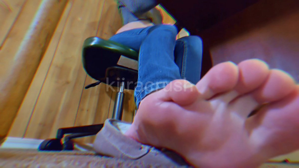 kiiracrush's tweet photo. new vid: u try to spy on ur giantess roommate and get taught a lesson by her bubbling stomach acid 👅 https://t.co/KacGCoMNR8