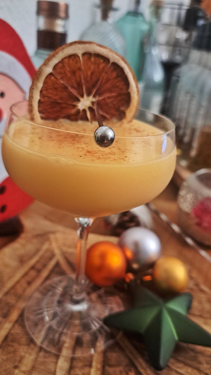 MyDailyGin's tweet photo. Christmas Velvet Alexander
• 4,5 cl Eierlikör 
• 4,5 cl Gin
• 2,5 cl Sherry

Richtig geil 👌🏻 https://t.co/LbnBxqKivV