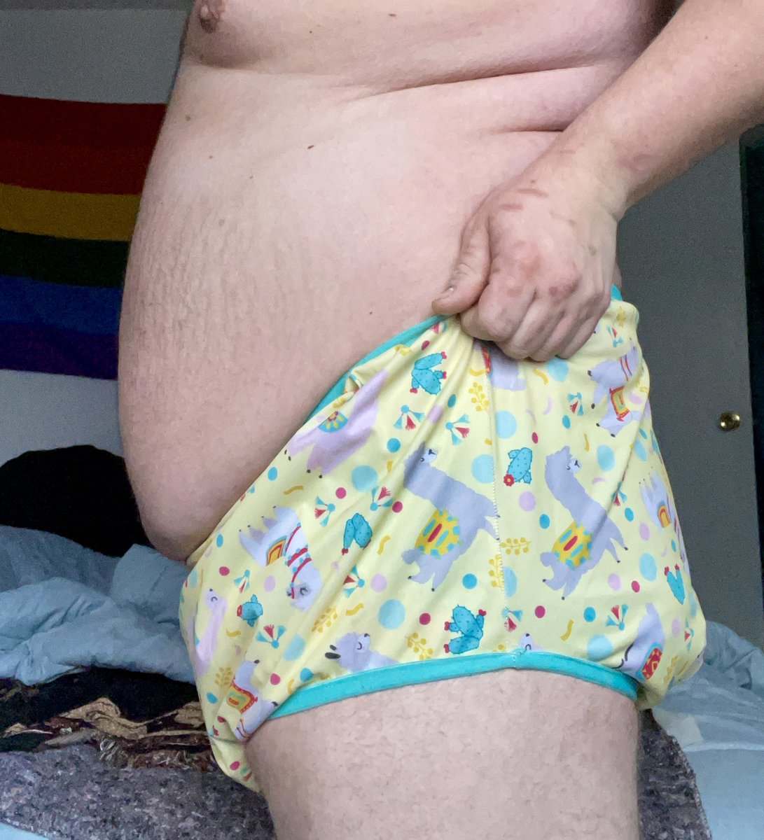 alwayspadded519's tweet photo. being a fat diapered cuck is a way of life💁 https://t.co/LVpuGr76NE