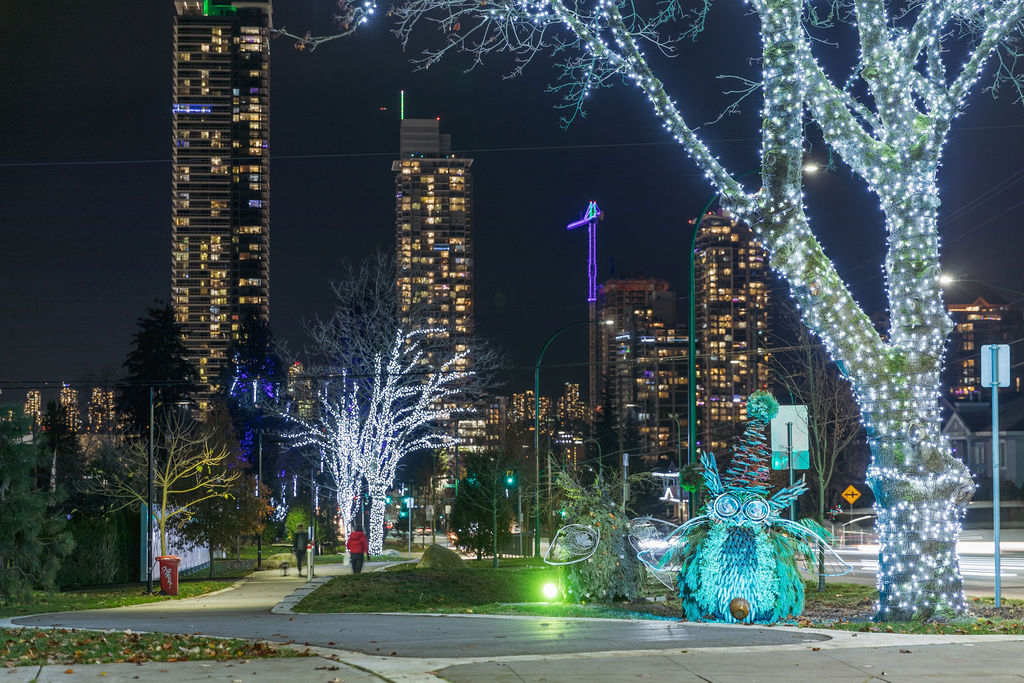 Celebrate the Holidays in Burnaby!✨
In the spirit of the holiday season, Burnaby is aglow with bright &amp; colorful lights to illuminate your way. Discover the festive displays by checking out our Holiday Lights map for parks &amp; public places you can visit: Burnaby.ca/HolidayLights.