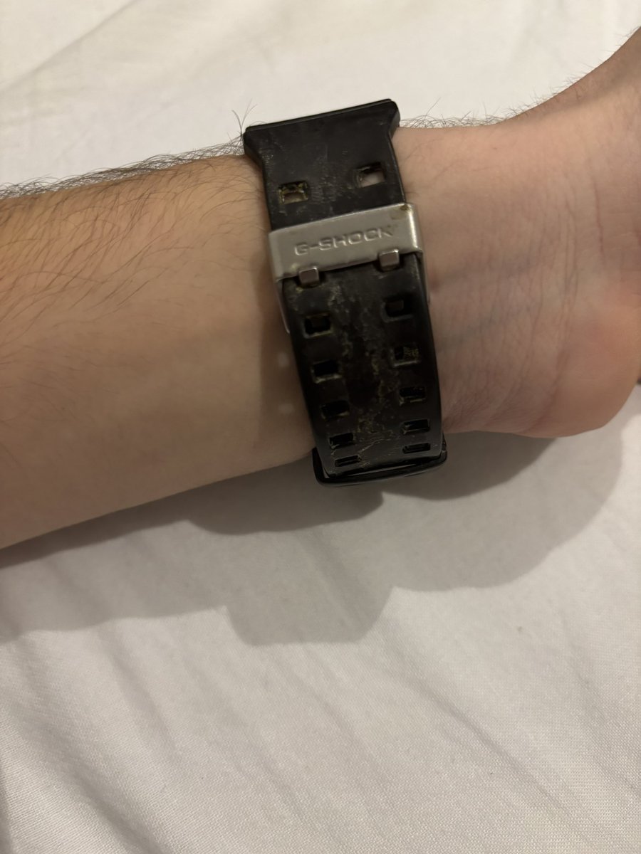 Jsp2421's tweet photo. @Jvares83❤️ g-shock was soiled by him. How do you think he dirty it? https://t.co/n44x33T9dx
