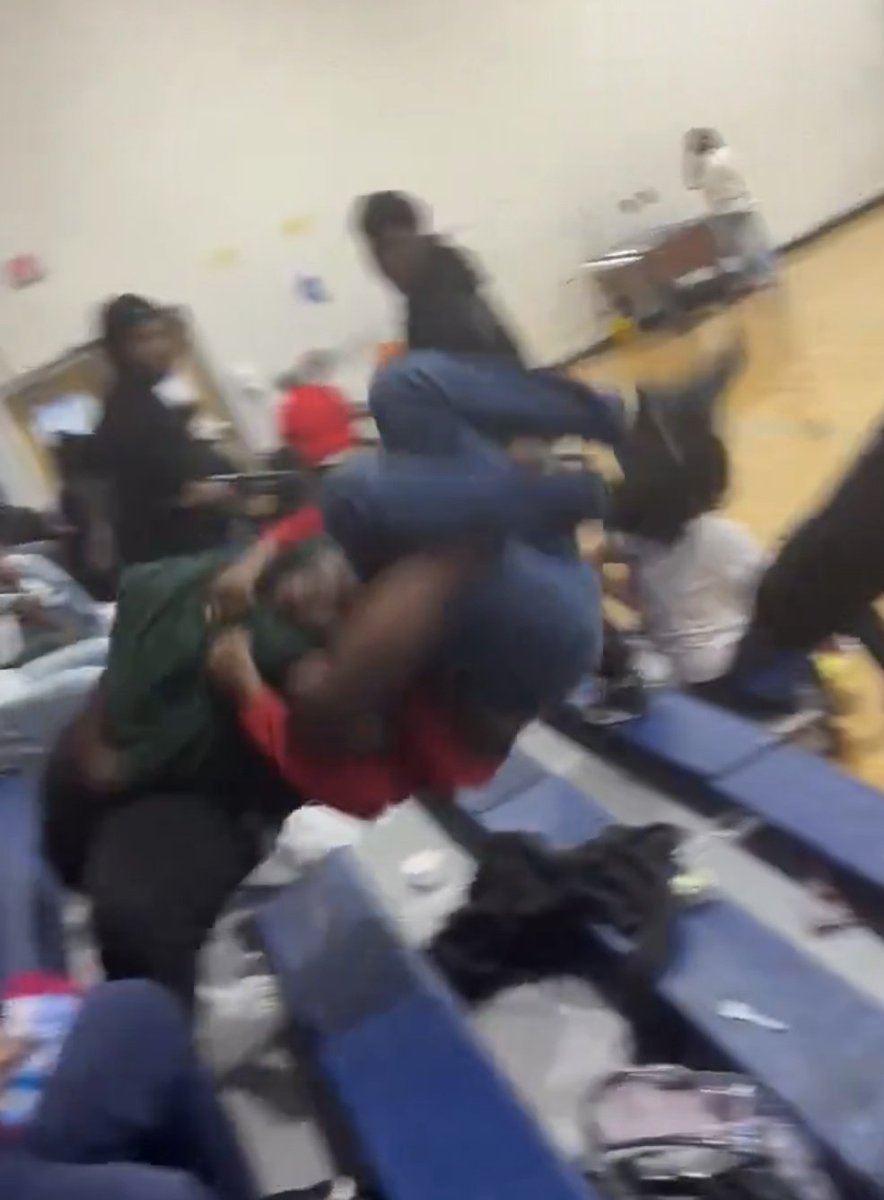 realmrolympian's tweet image. GOD DAMN!!!