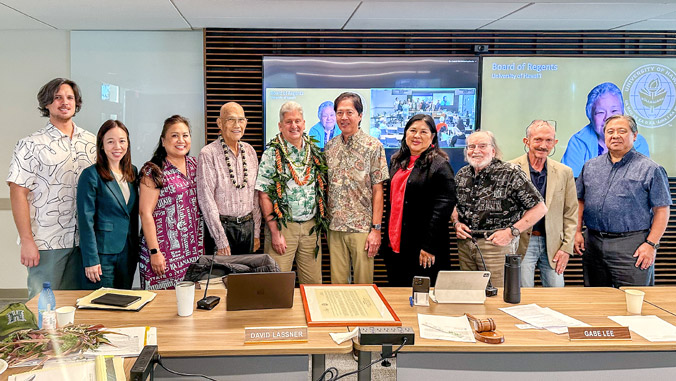 UHawaiiNews's tweet photo. The UH Board of Regents adopted a resolution honoring President David Lassner for over four decades service to our #UHohana and Hawaiʻi - He will retire at the end of 2024, leaving a legacy of academic excellence, leadership and dedication ➡️ https://t.co/SSNMOpc7t9 https://t.co/uARsqnDlJJ