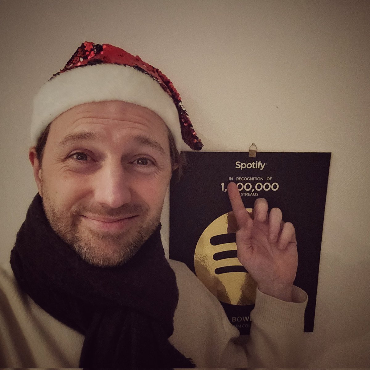 🎅 100,000 Spotify streams for Bring her Back Santa! 🙏🏻 I'll enjoy this sleighride for six more days, because after that this reindeer baby will go into a long and deep hibernation until November 2025! Happy holidays everyone! 

#kerstmis #christmas #christmassong