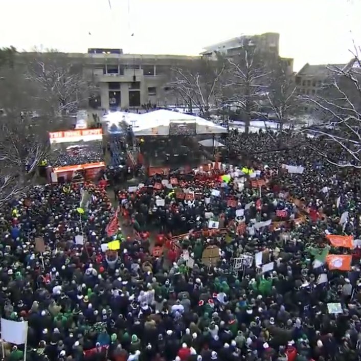 Notre Dame fans showed out for College Gameday. 👀☘️🏆

#GoIrish