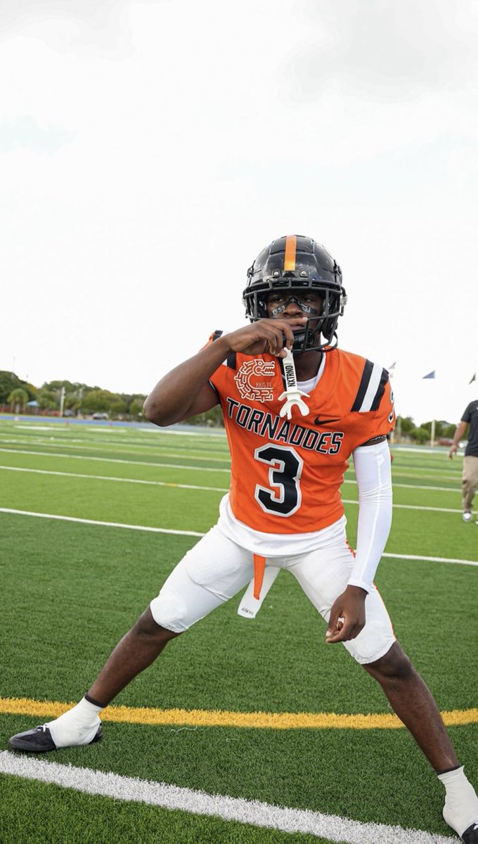 Junior Szn 😤!!
11 Touchdowns 
55 + Receptions 
740 + yards 

hudl.com/v/2QDpDY