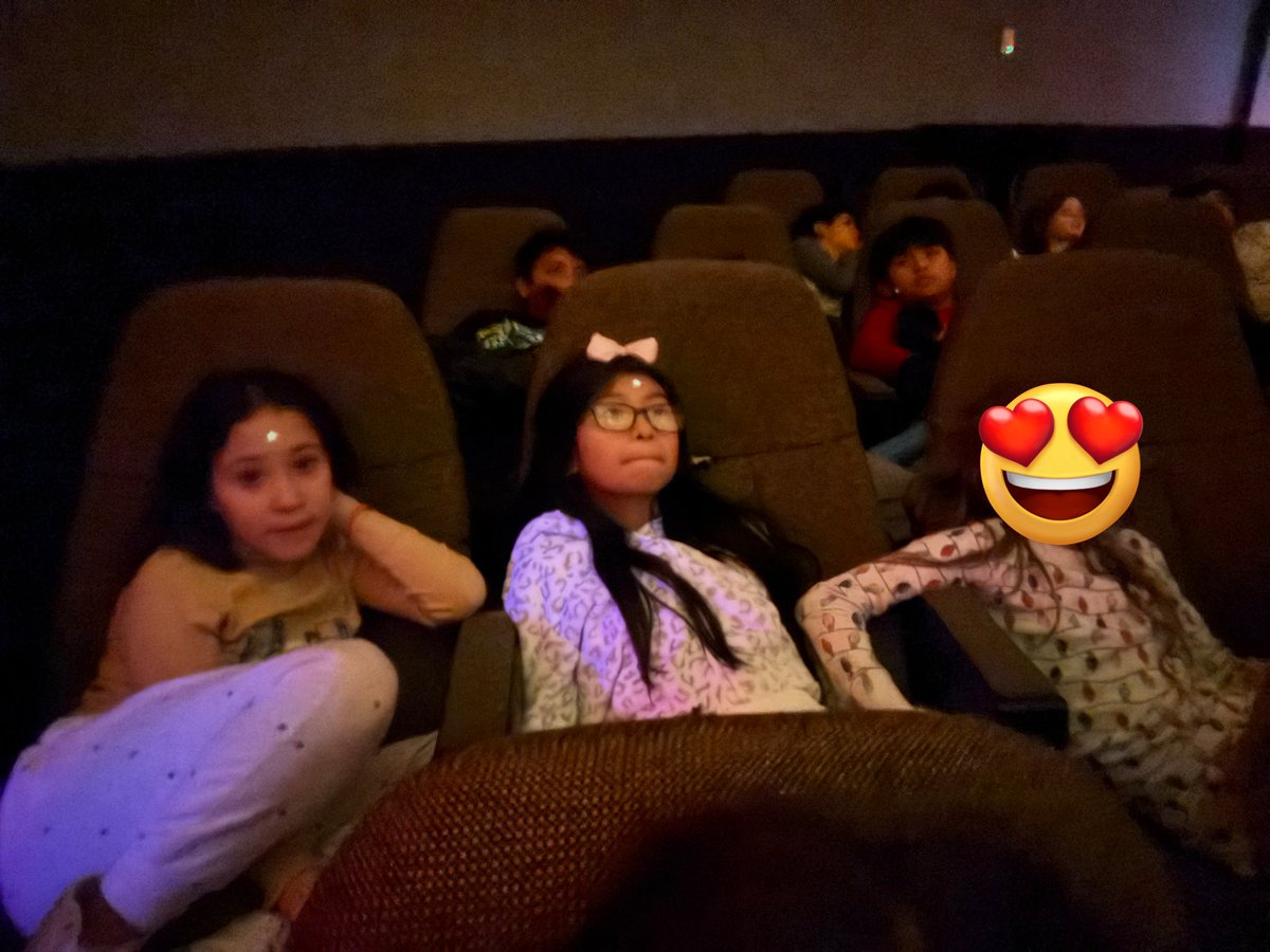 Last day before winter break calls for cleaning, karaoke with our principal and a trip to the planetarium ❄️ #kwbpride