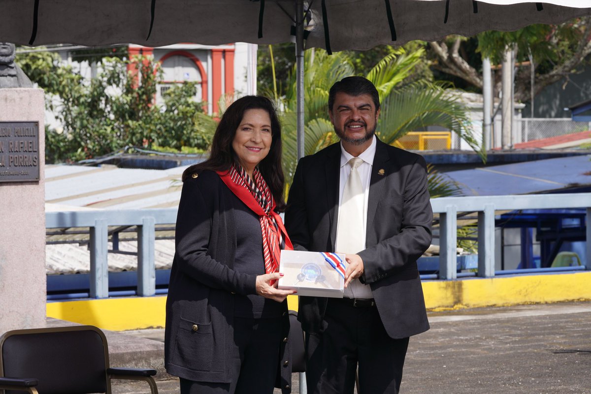 Embajador(a) de EE.UU. en Costa Rica (@usambassadorcr) on Twitter photo Nos enorgullece apoyar al Ministerio de Seguridad Pública <a href="/seguridadcrc/">Seguridad Pública</a> a través de la donación de 10 motocicletas. Esta colaboración fortalece nuestros lazos y contribuye a la seguridad ciudadana en Costa Rica. ¡Juntos construimos un futuro más seguro! #UnidosProtegemos Nos enorgullece apoyar al Ministerio de Seguridad Pública <a href="/seguridadcrc/">Seguridad Pública</a> a través de la donación de 10 motocicletas. Esta colaboración fortalece nuestros lazos y contribuye a la seguridad ciudadana en Costa Rica. ¡Juntos construimos un futuro más seguro! #UnidosProtegemos