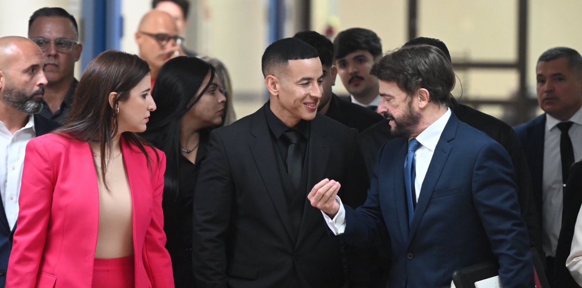NoMeBusque1's tweet photo. Nunca dejará de asombrarme lo joven que se ve daddy yankee https://t.co/bIC3z99oUX