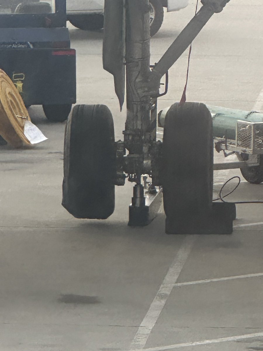 flyfast140's tweet photo. 3 hours and 45 minutes later finally have the plane jacked up!!!! Lets go American Airlines get someone that knows how to change a tire please!!!! https://t.co/5jZ2n1WNV1