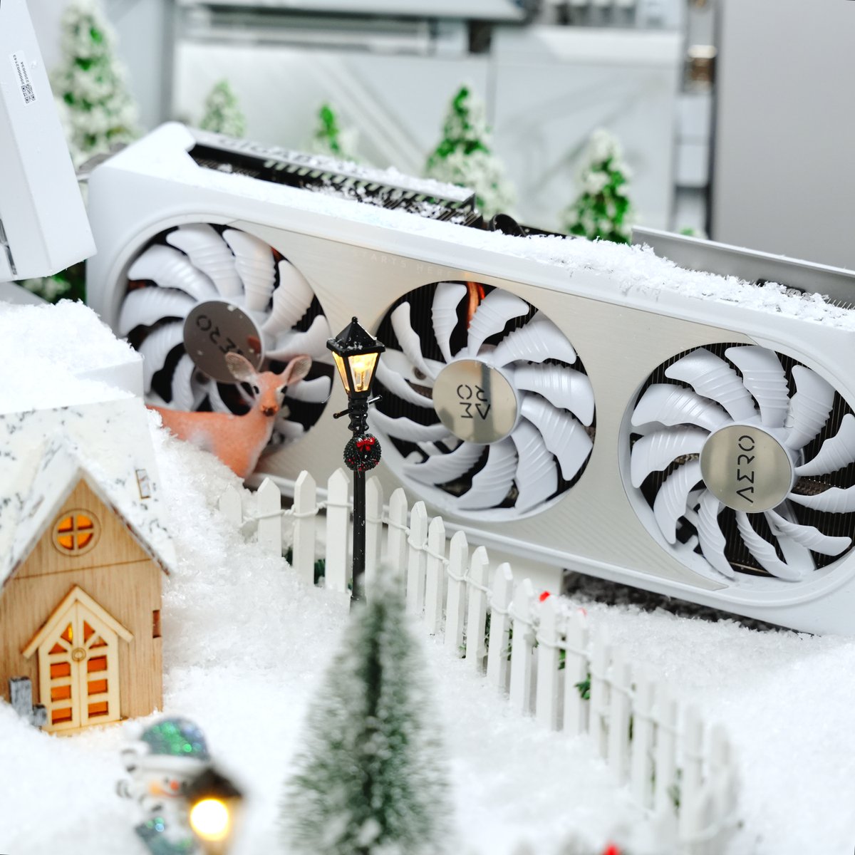 AORUS_NA's tweet photo. Chill out this holiday season with AORUS ICE components — cooling your system and your spirits! ❄️🎄 Unwrap the gift of top-tier performance and make your PC frostier than ever! 🖥️🎁 

#AORUS #AORUSNA #GIGABYTE  #CoolTech #FrostyPerformance #TechSanta #PC #ICE #ICEComponents #WhitePC #Gaming #Gamers #Christmas #Holidays #ChristmasShopping #ChristmasPresents #GamingSetup #PCBuilding