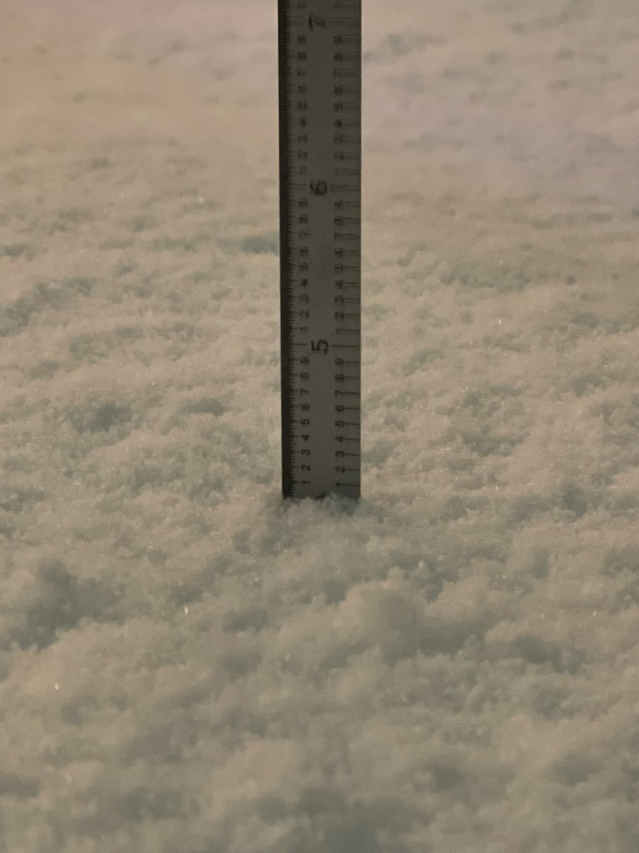 Jbukow2's tweet image. .8” at 18z and 4” at 00z for a storm total so far of 4.8” in the North End of Boston @NWSBoston @WX1BOX #mawx